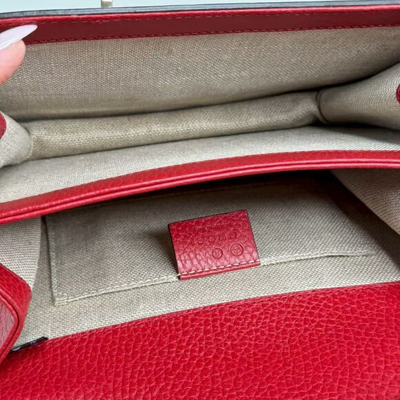 Gucci Red Leather GG Logo Crossbody Bag with Chain Strap & Gold Hardware - Picture 10 of 10